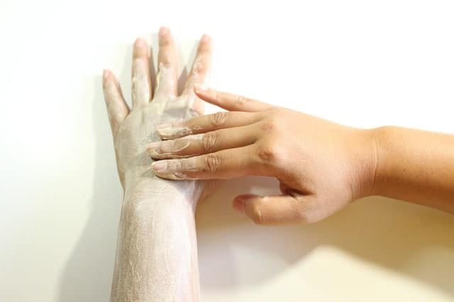 exfoliación de brazo.y mano